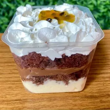 Bolo no Pote Maracujá e Brigadeiro