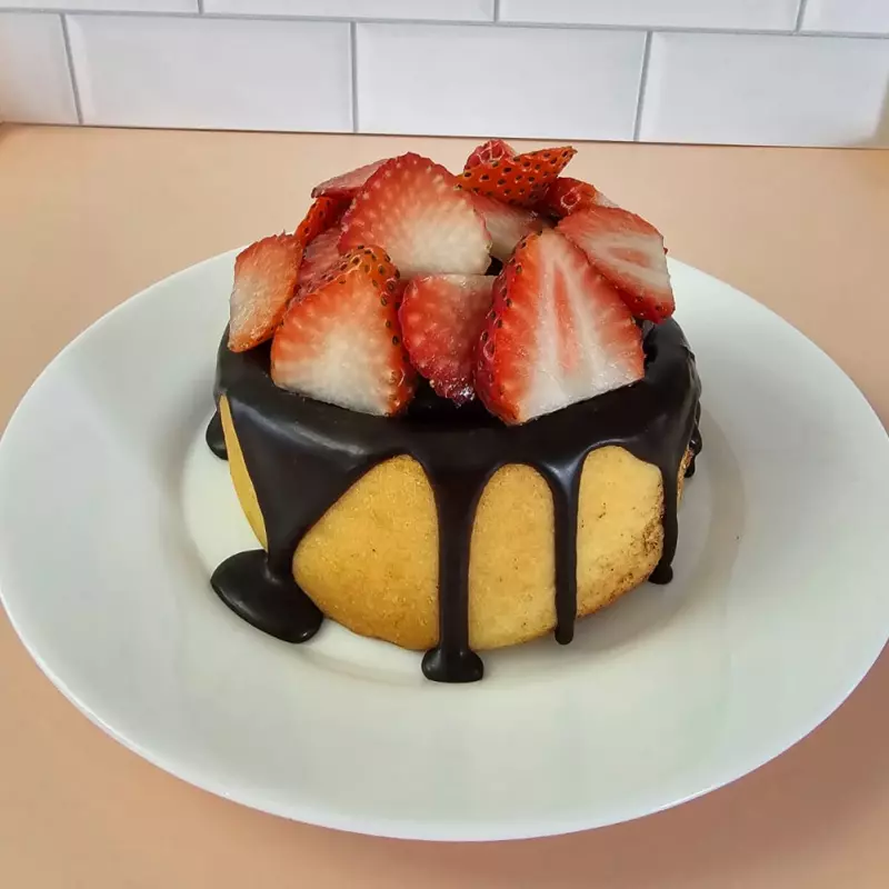 Chocolate Fresa Cinnamon Roll 🍫🍓