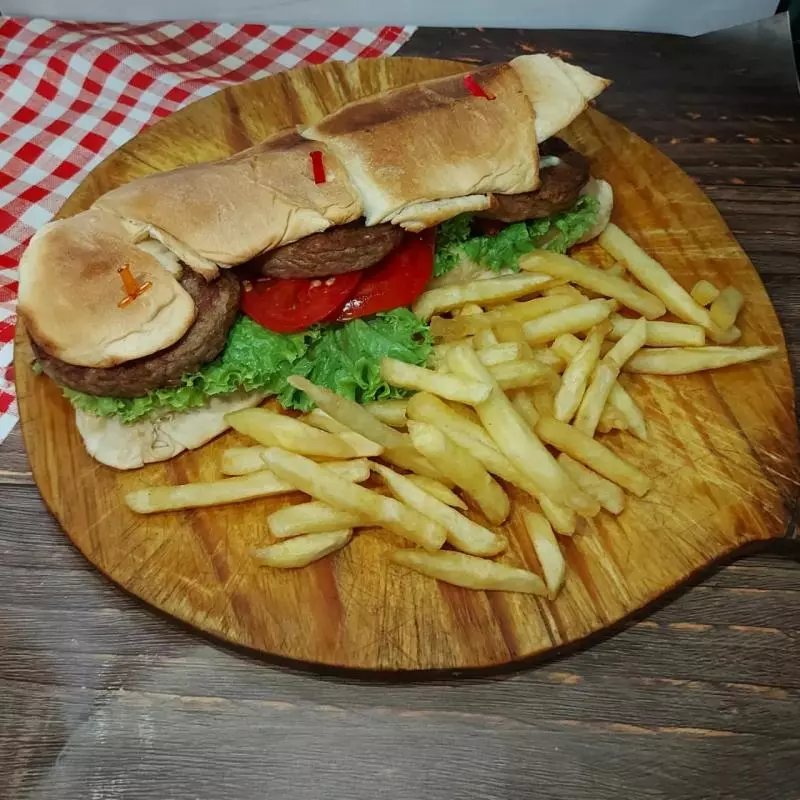 Torpedo triple hambur con papas