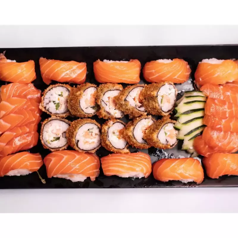 10 sushi + 10 sashimi + 10 hot