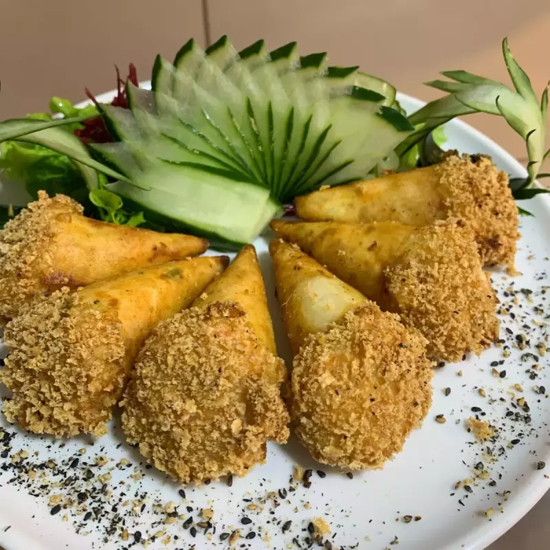 Mini Temaki Salmão Frito (6 uni)