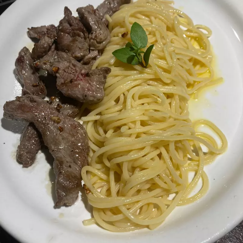 Espaguete na manteiga