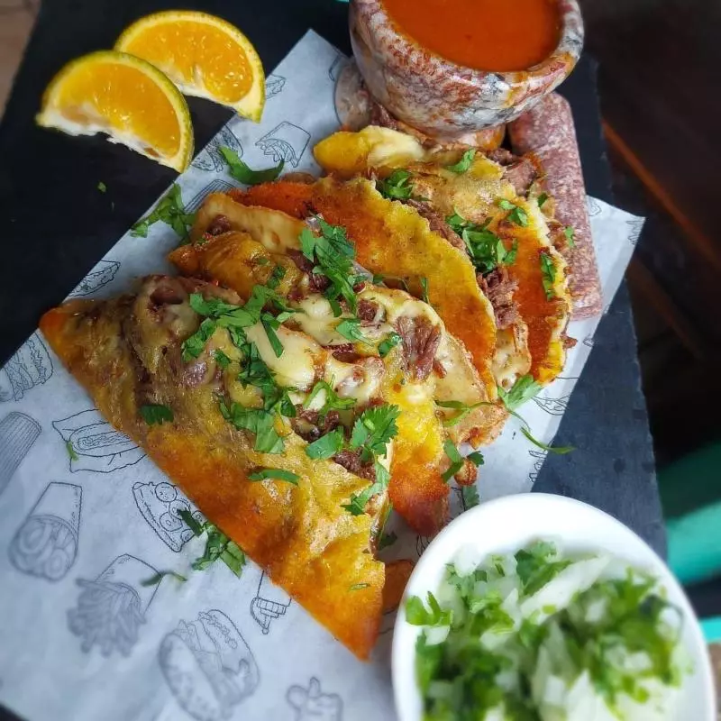 8 tacos queso fundido