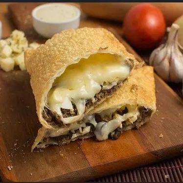 Pastel de Carne, palmito e Catupiry.