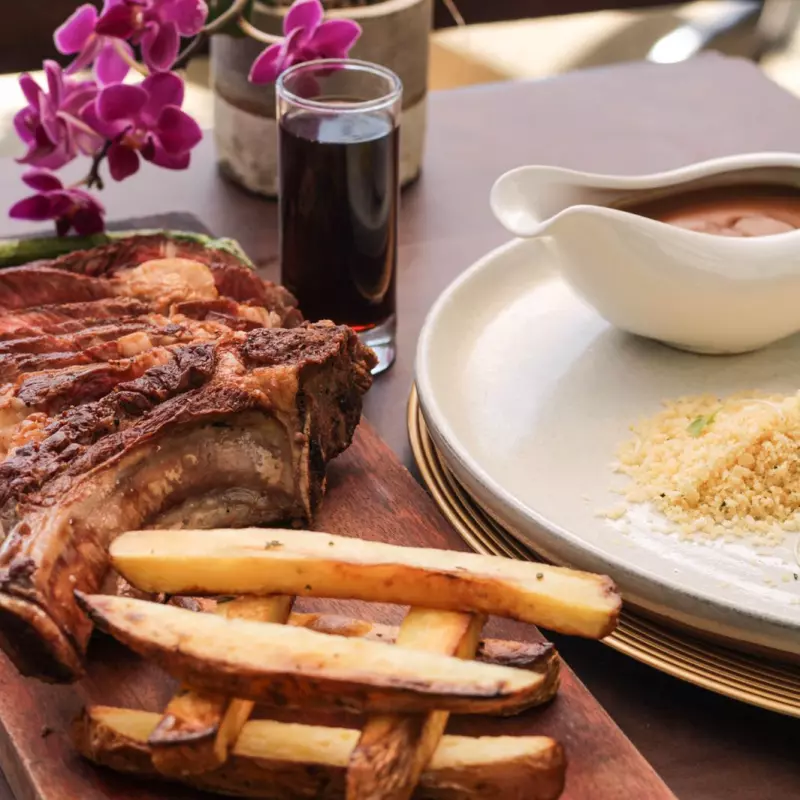 Prime Rib com batata pont neuf