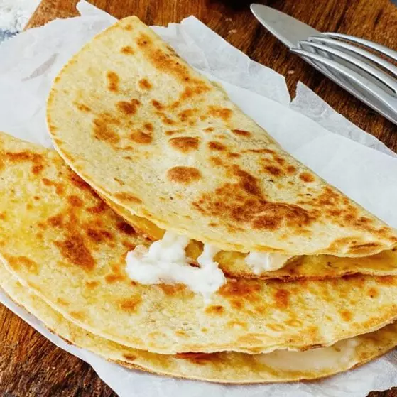 QUESADILLA DE HARINA