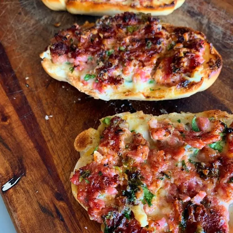 Pão de Alho com Linguiça Toscana