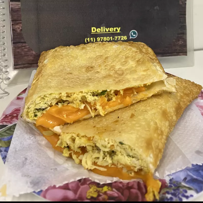 pastel de Frango com cheddar