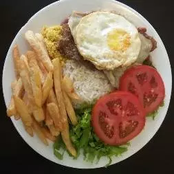 Cardápio do Dia Bife a cavalo Acebolado