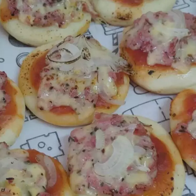 25un Mini Pizza Calabresa