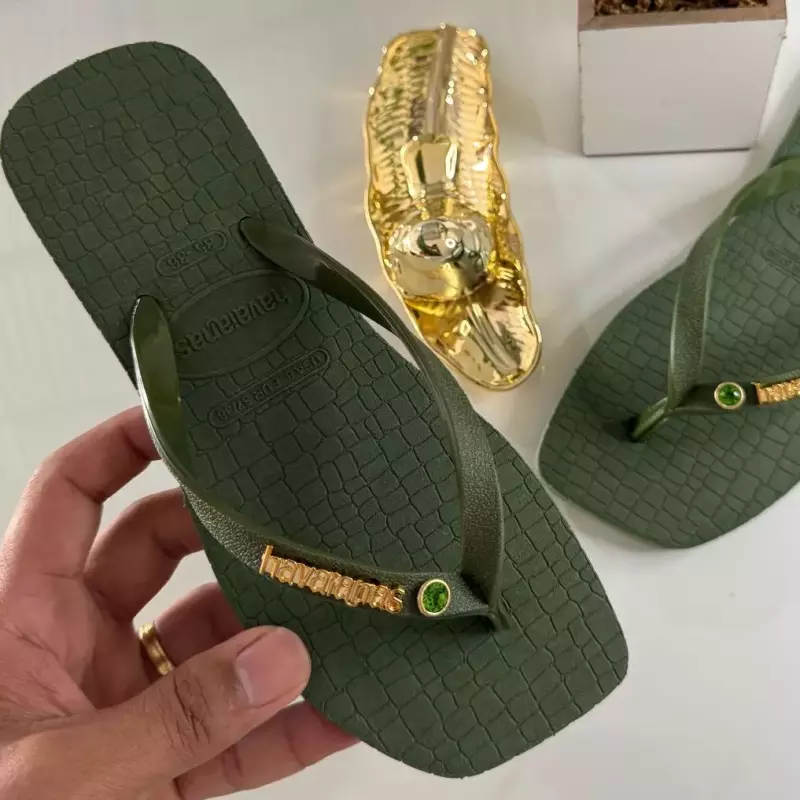 Fem ponto de luz verde