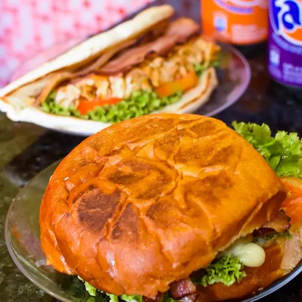 Sanduíche Cheese salada