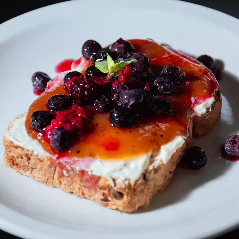 Tostada de Frutos Rojos