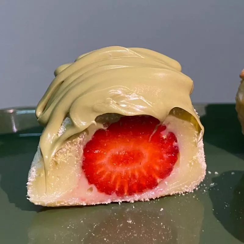 Coxinha de morango de Ninho com Pist