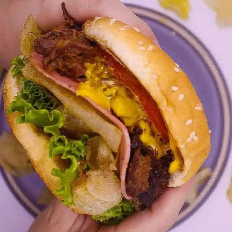Hamburguesa la mechada