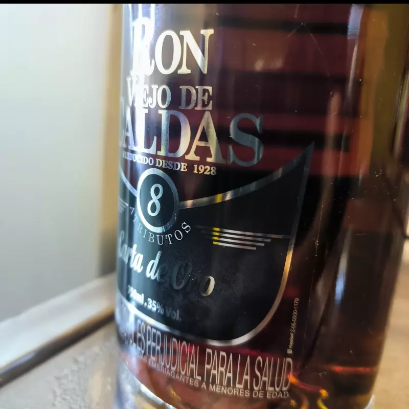 Med. Ron Caldas 8 años - Carta Oro