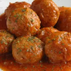 Almôndegas ao molho sugo