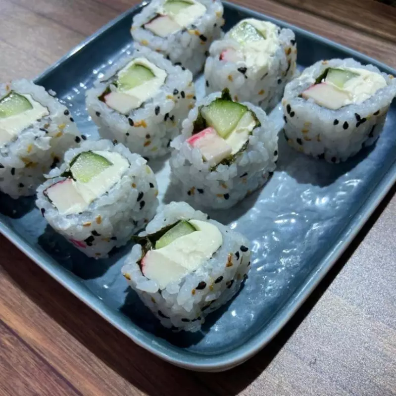 Uramaki Kani e Pepino (8 peças)