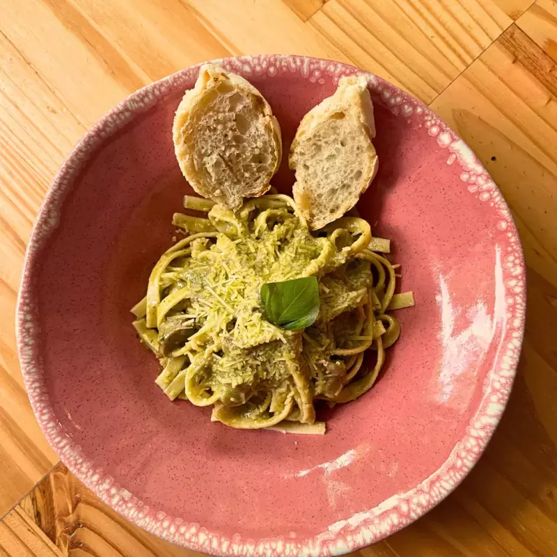Pastas en pesto tocineta