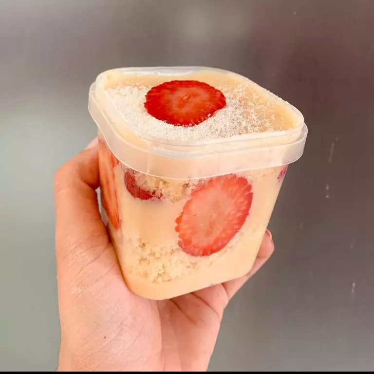 Bolo de pote NINHO COM MORANGO