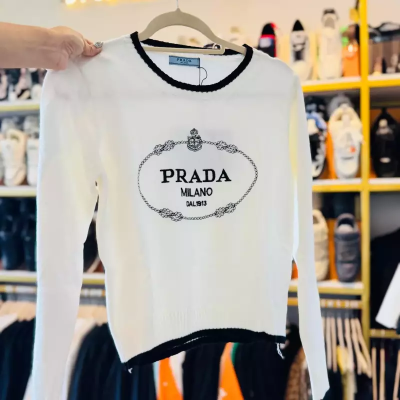 SUETER PRADA