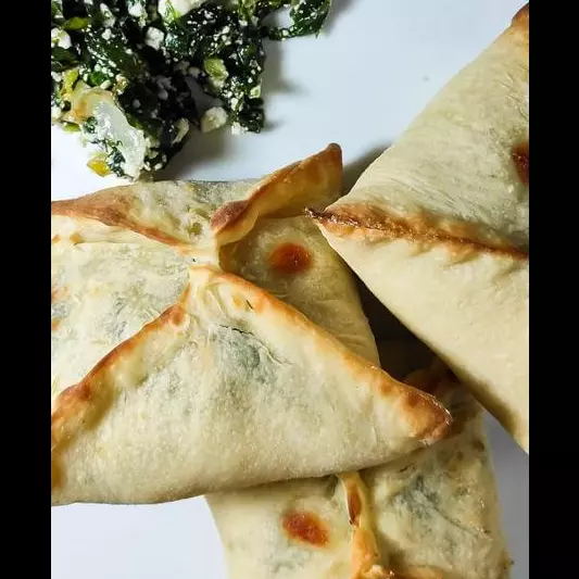 Esfiha de Escarola com Ricota