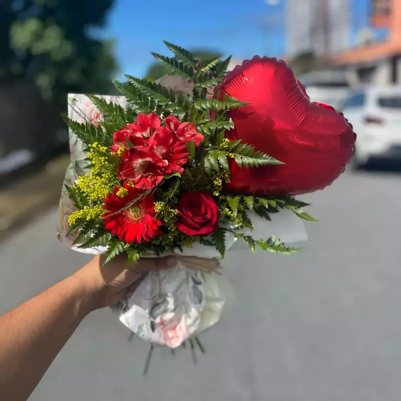 Mix de flores + balao vermelho