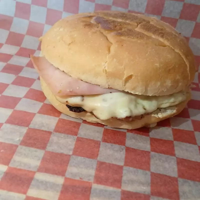 Hamburguesa casera simple c/fritas