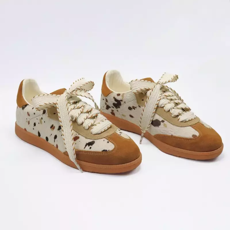 CALZADO CON PARTES DE PIEL O GAMUSA