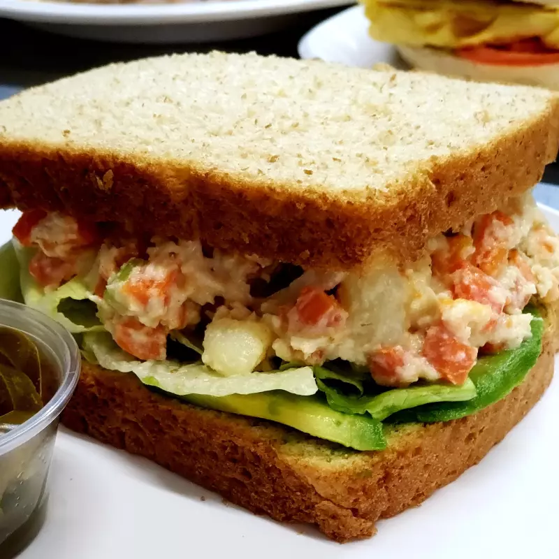 Sandwich de Ensalada de pollo