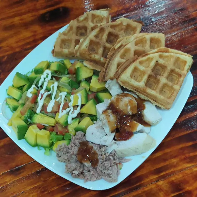 Waffle de Queso con Atún