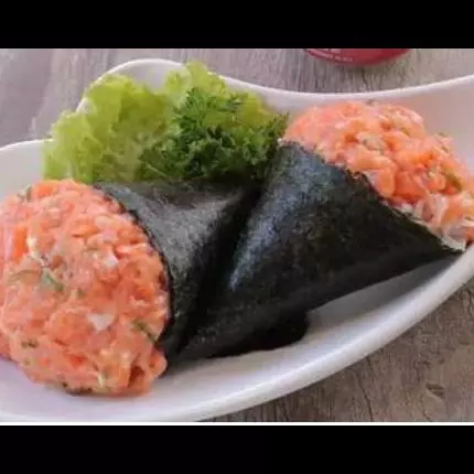 2 temakis salmão + refri lata