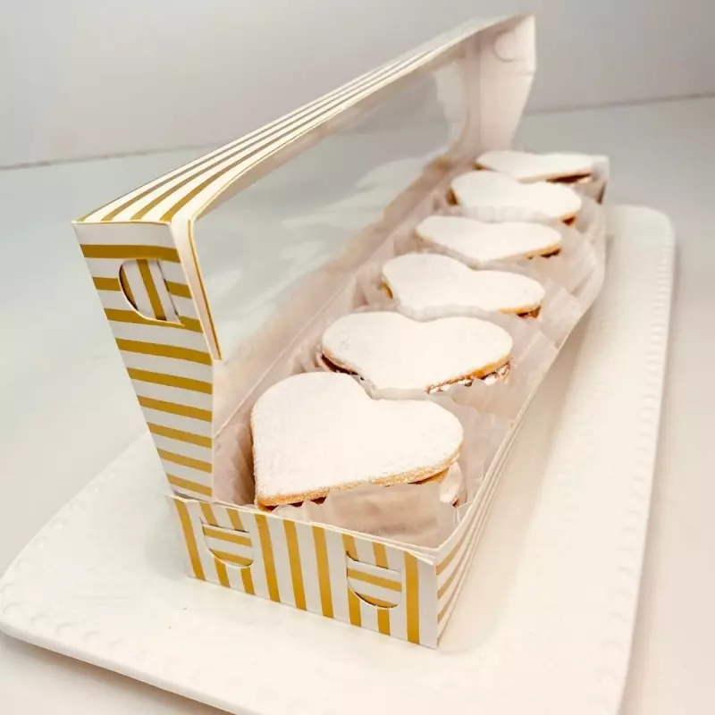 12 Alfajores en forma de corazón