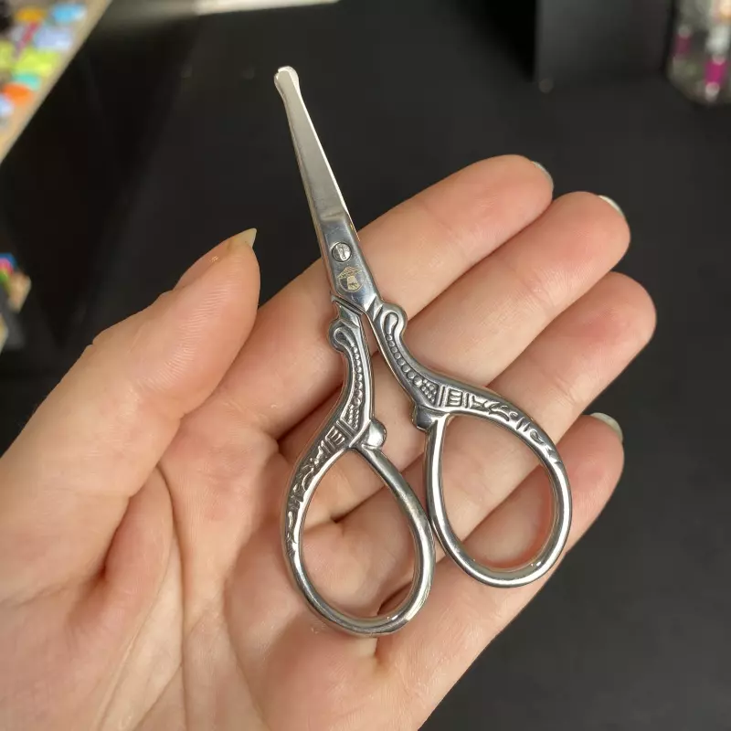 Tesouras abduzido ponta redonda