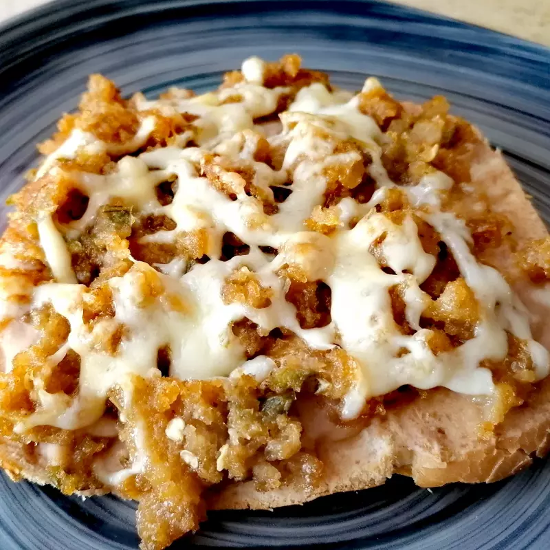 Medio Mollete Chicharrón Cuero