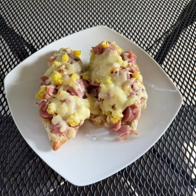 Molletes Hawaianos
