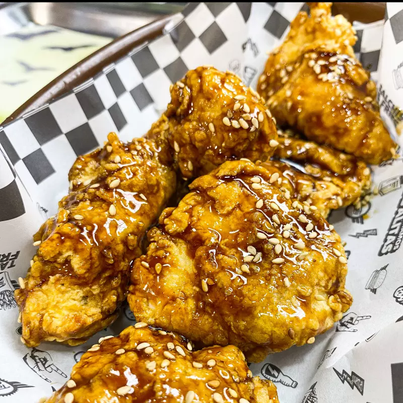 Boneless + Sauce