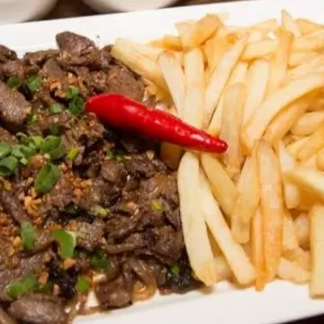 Isca de carne com batata frita