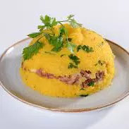 Cuscuz de calabresa acebolada