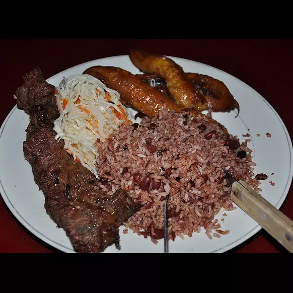 RICE AND BEANS CON CARNE DE RES