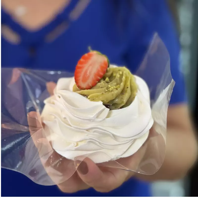 Pavlova de pistache c/frut vermelhas