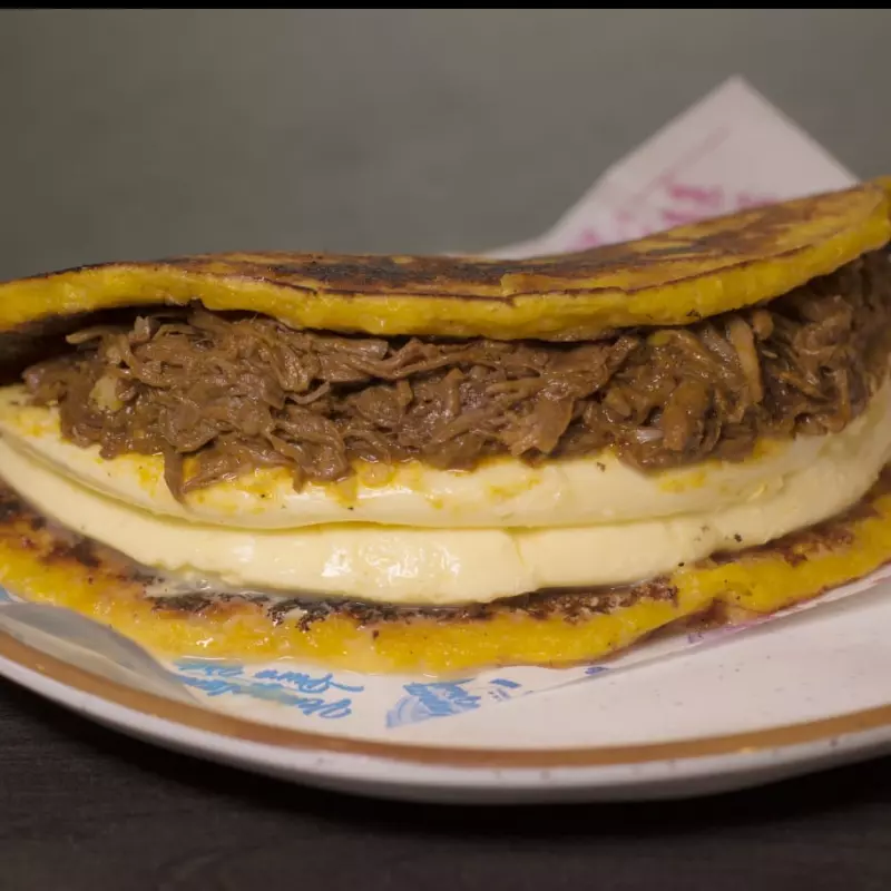 Cachapa con Carne Mechada