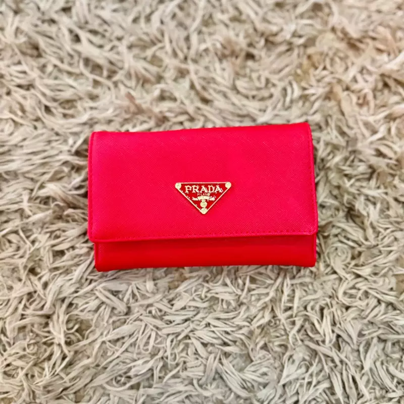 BILLETERA PRADA RED PLACA