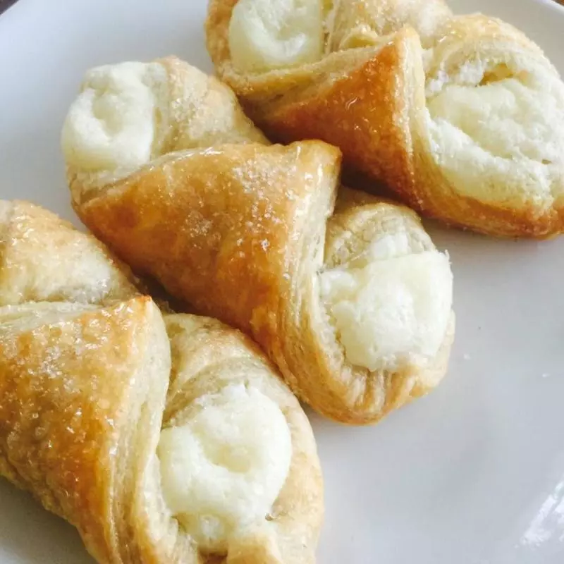 PASTELITO DE HOJALDRE QUESO CREMA