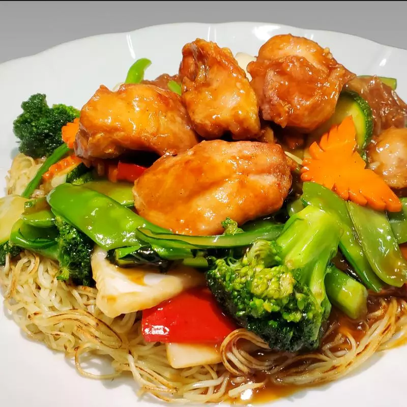 Tallarín c/ pollo en trozos y verd