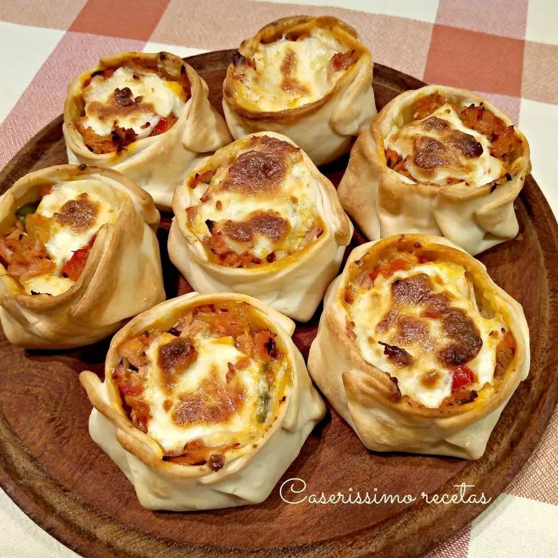 • Empanada de Cuatro Quesos