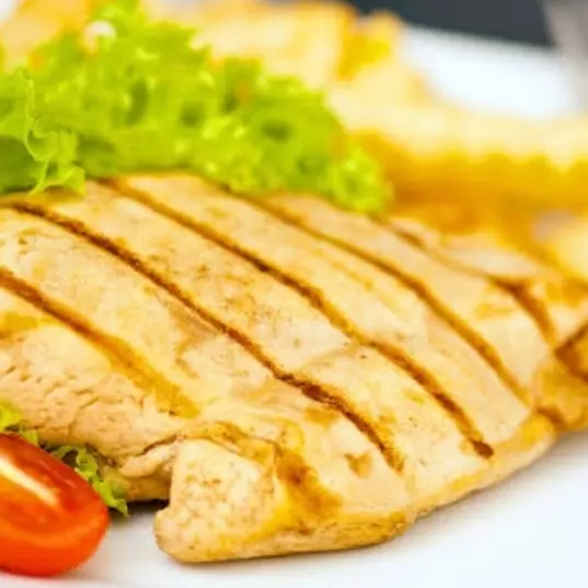 Pechuga al grill con verduras al vapor