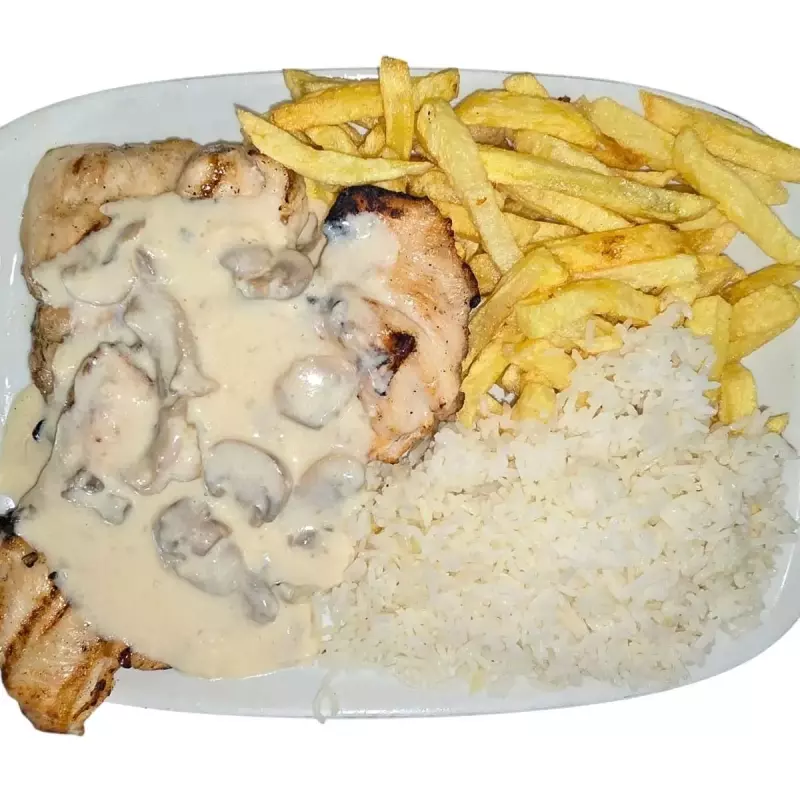 Bife de Frango com Molho de Cogumelo