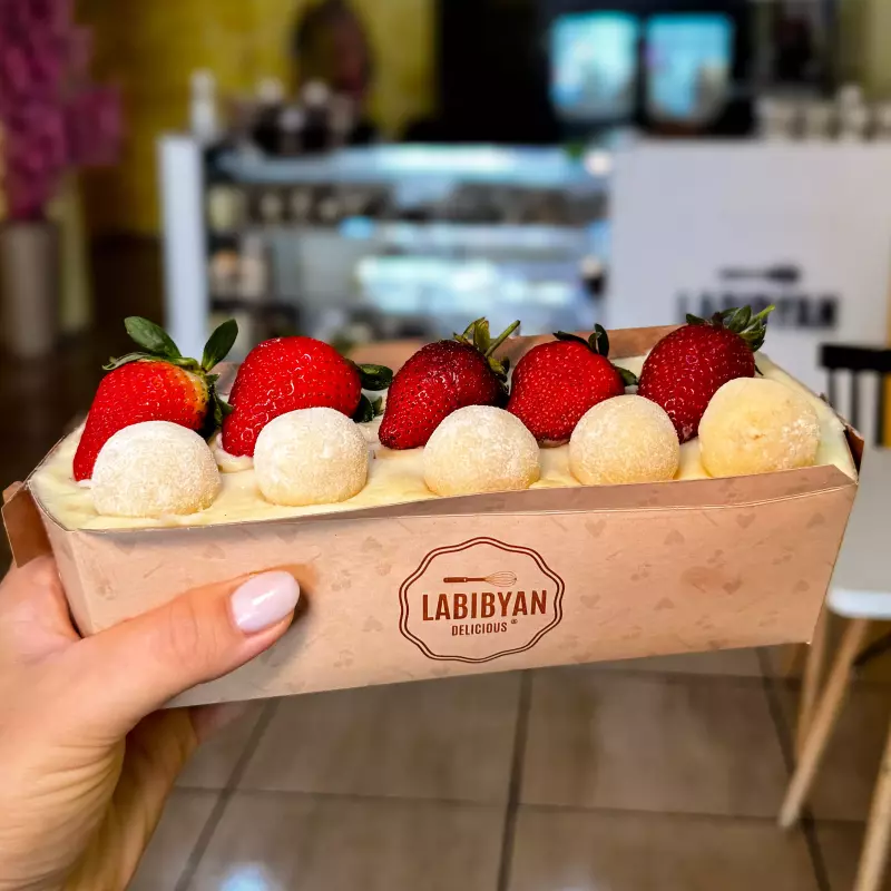 Caseirinho ninho /morango aprox 700G