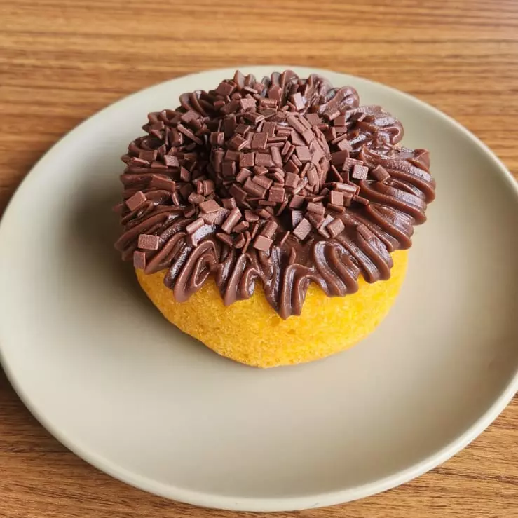 MINI BOLO DE CENOURA COM BRIGADEIRO